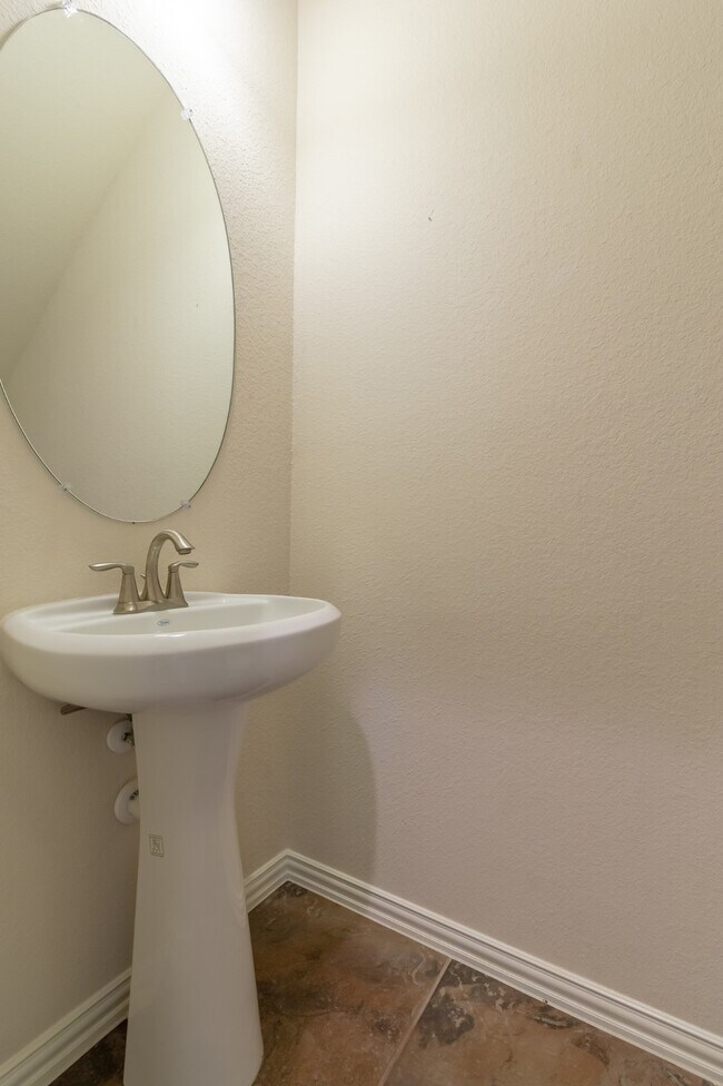 Building Photo - 5 Iris Arbor Ct