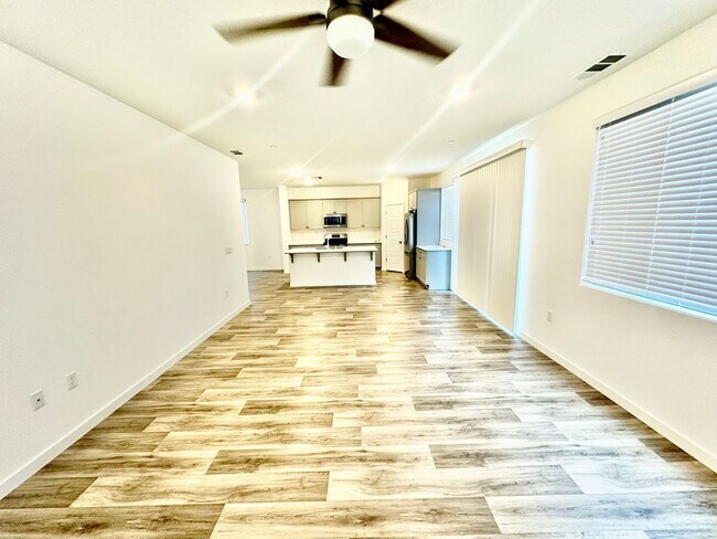Building Photo - Newly-Built NextGen 5 bed 3.5 bath Lennar ...