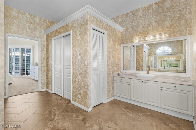 Building Photo - 258 Monterey Dr
