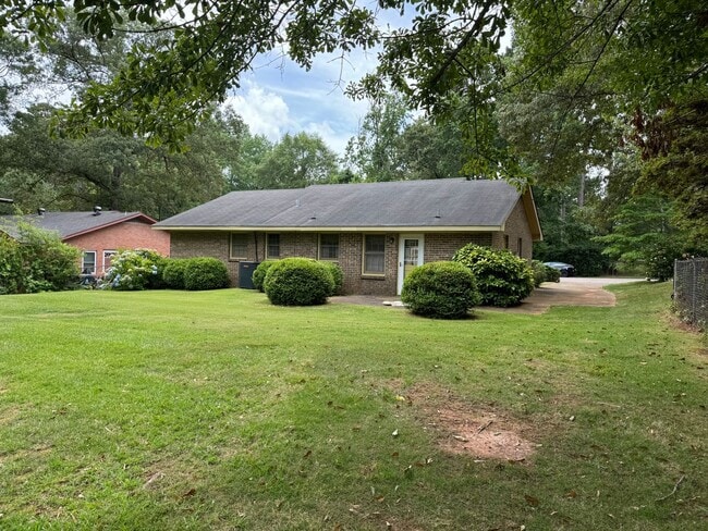 Building Photo - Great location in Auburn!