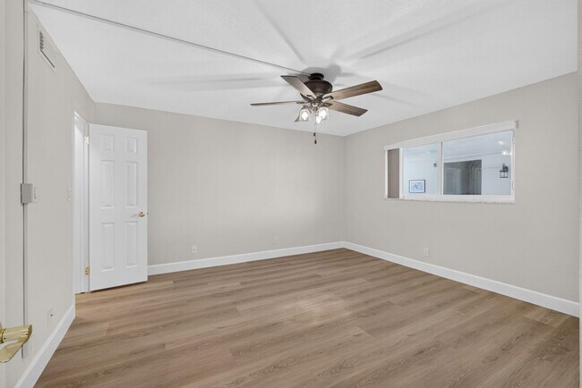 Building Photo - 52 Yacht Club Dr