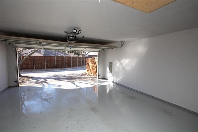 Building Photo - 705 Greenway Dr