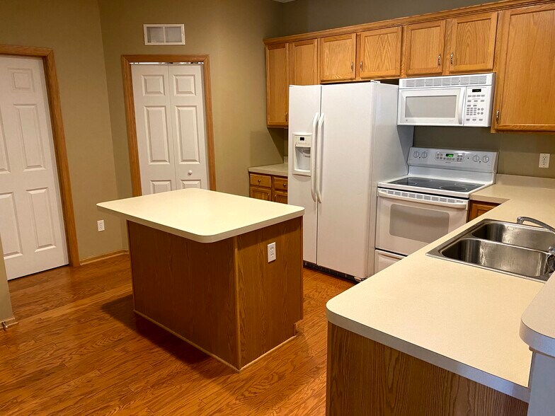 Kitchen - 12210 Urbank Street Northeast