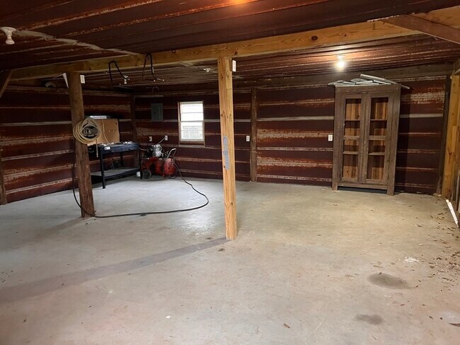 Building Photo - Cute 2 bed/ 1 Bath! Available now!