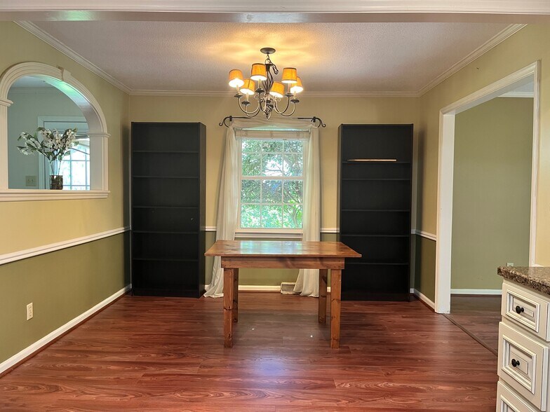 dining room - 1005 Hayfield Ln