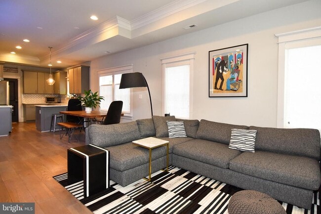 Building Photo - 1540 Levis St NE