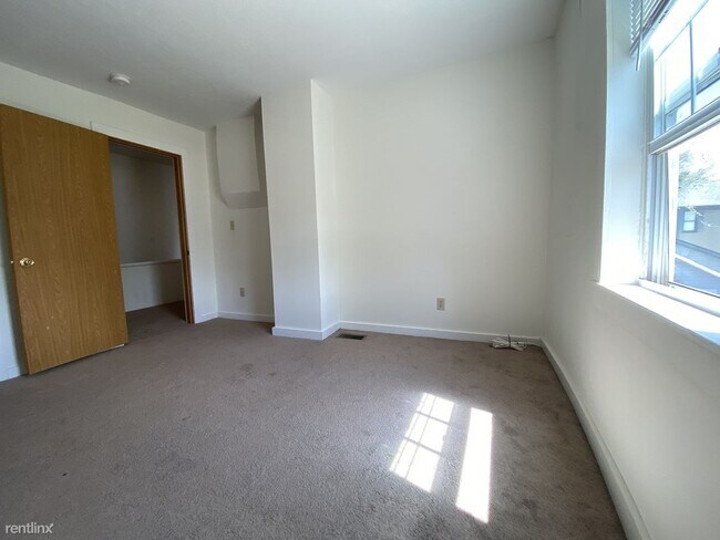 Building Photo - 2 br, 1.5 bath Duplex - 111 S Linden St Apt 2