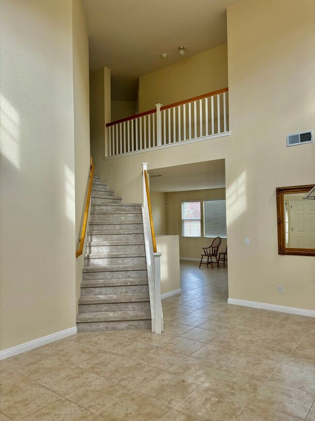 Building Photo - Great Neighborhood- Large 5 bed 3 bath home in San Marcos area in Pittsburg!