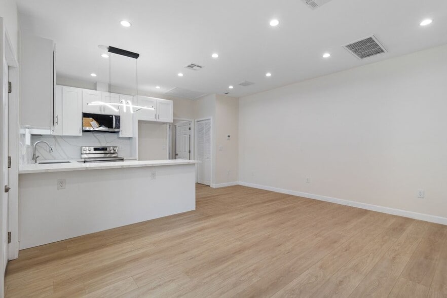 Building Photo - 8853 Remick Ave