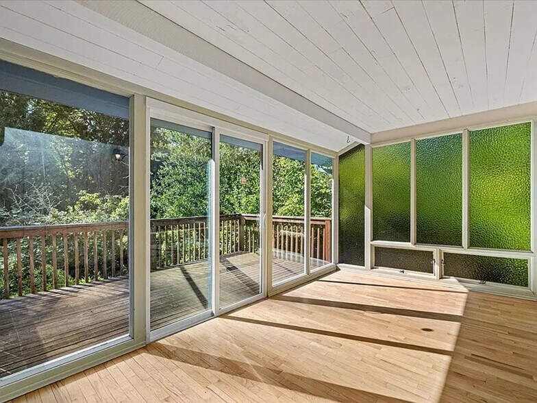 Building Photo - Bellevue Home