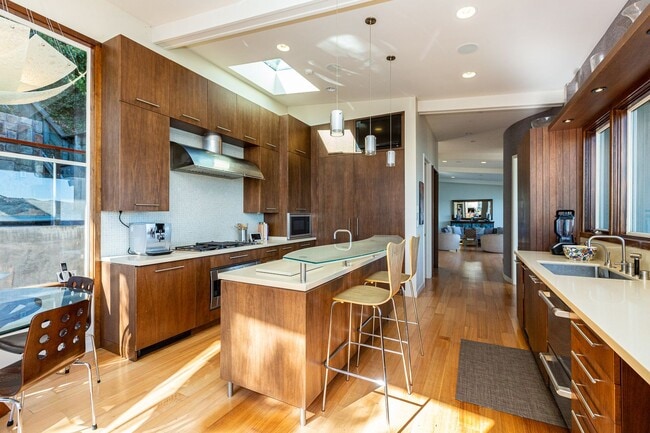 Building Photo - Luxurious Sausalito Breathtaking View Masterpiece! 4BR/3.5BA Home + 1BR/1BA Guest House! Parking!...