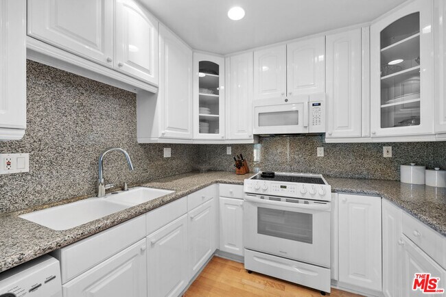 Building Photo - 1515 S Beverly Dr