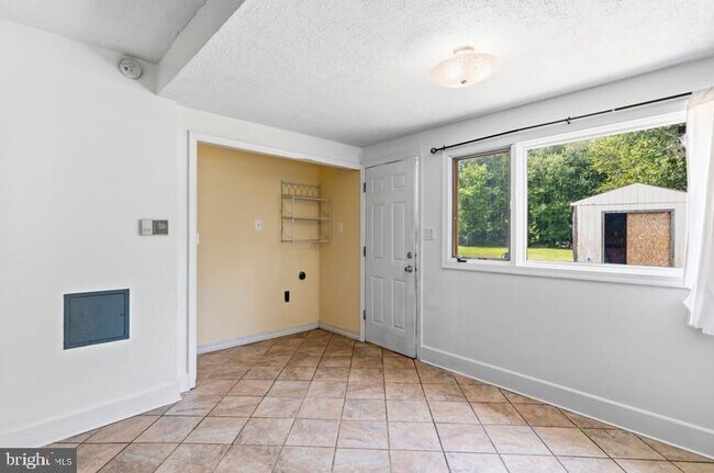 Building Photo - 7523 Webster Ln