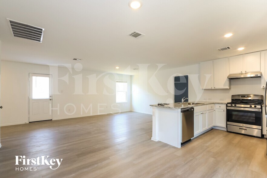 Building Photo - 8011 Nube Medina