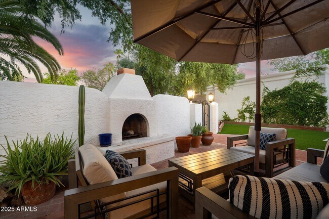 Building Photo - 1025 E Morten Ave