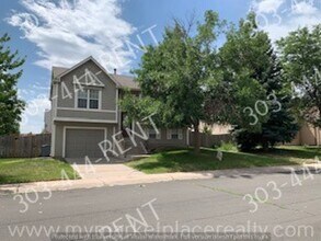 Building Photo - Large 3 Bedroom 2 Bathroom located in Gree...