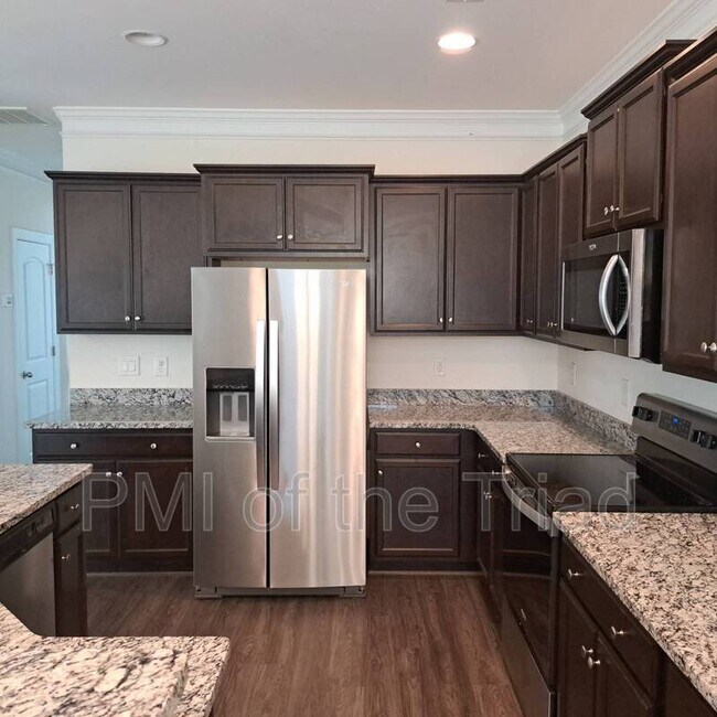 Building Photo - 811 Silver Leaf Dr