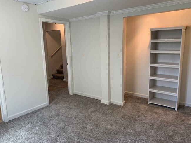 Building Photo - 800 Vassar Cir