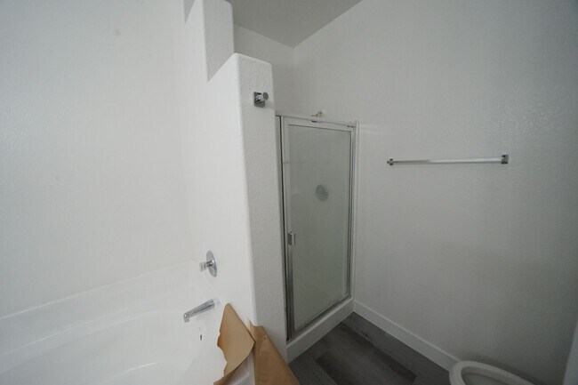 Building Photo - SHOWINGS AVAILABLE NOW