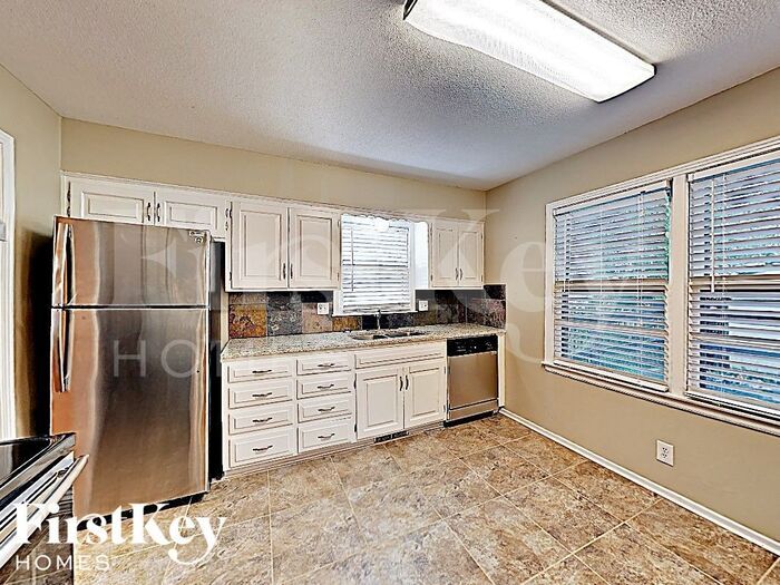 Building Photo - 3908 S Summit Ridge Dr