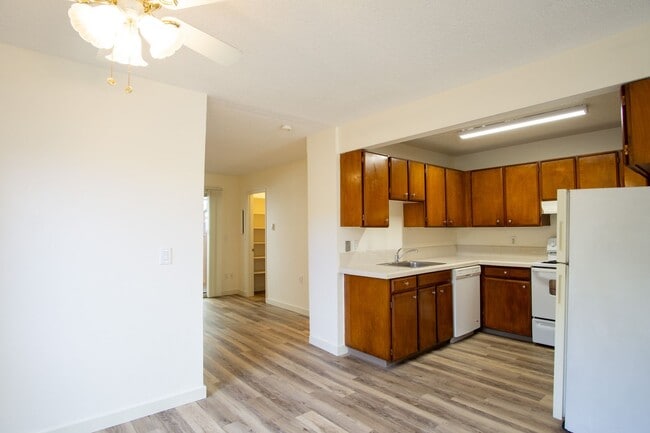Building Photo - 9120 SW Becker Dr