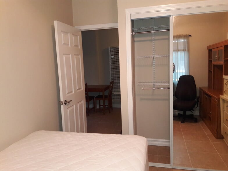 Building Photo - 7008 Dennison St