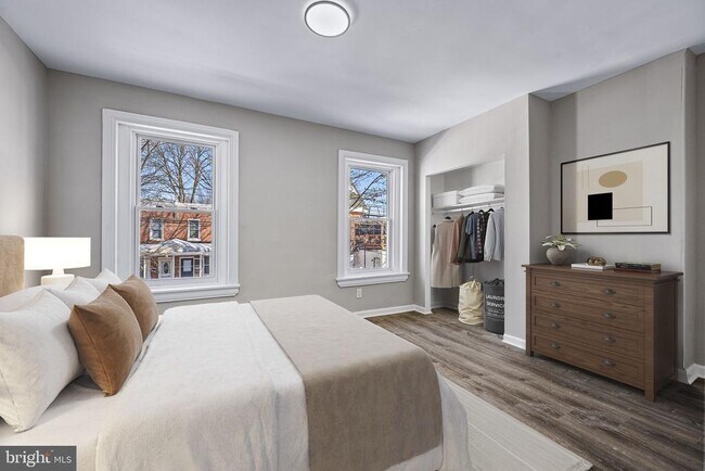 Building Photo - 1402 W 3rd St