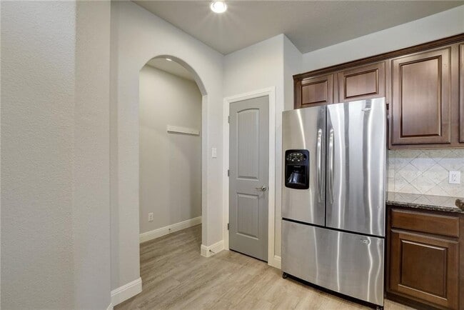 Building Photo - 430 Old Fitzhugh Rd