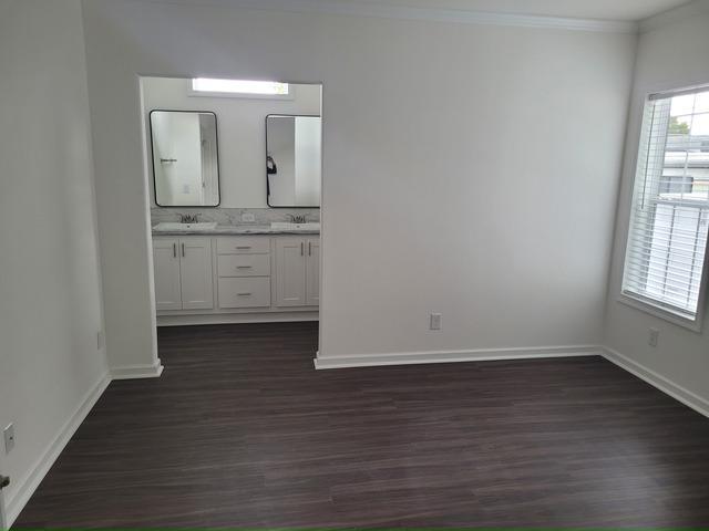 Building Photo - 2505 E Bay Dr