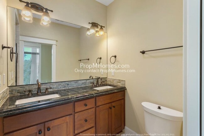 Building Photo - Luxury Two Bedroom Townhouse in NE!
