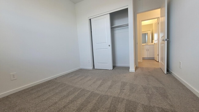 Building Photo - 15998 W Smoketree Dr