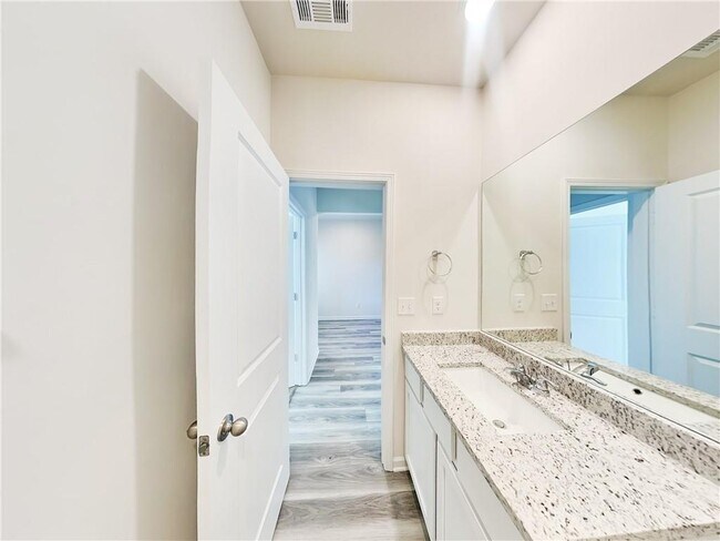 Building Photo - 1150 Amada Dr