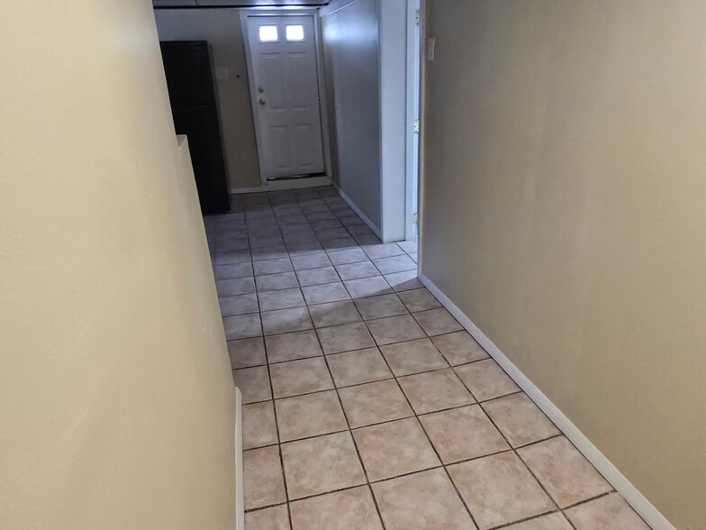 Building Photo - 27 Shelby St