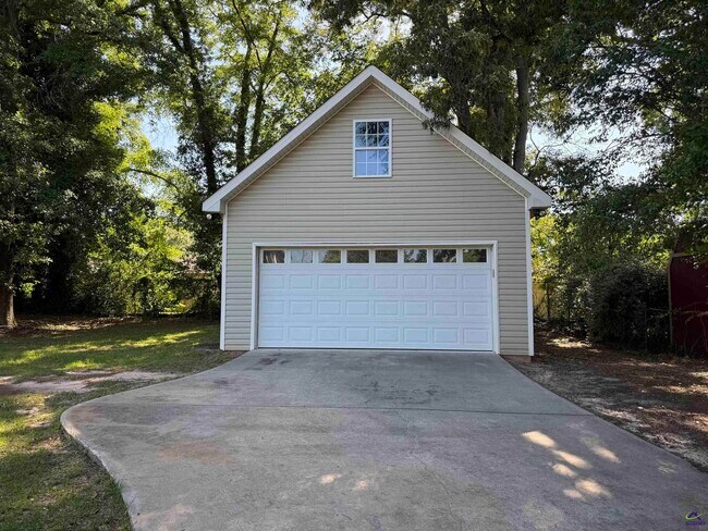 Building Photo - 1115 Kingston Rd