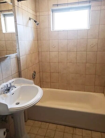 Building Photo - 477 Lagrange St