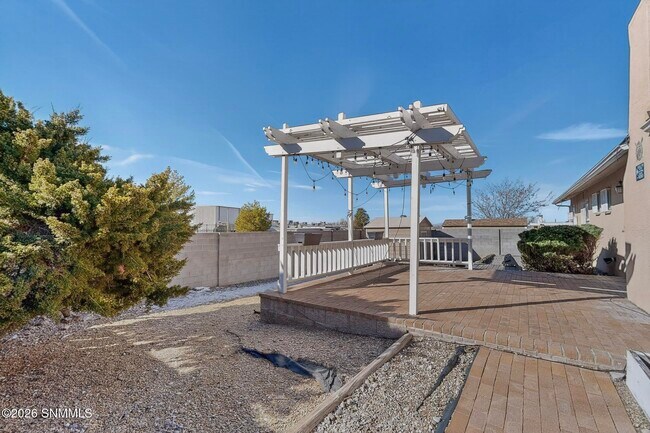 Building Photo - 8120 Ruidoso Rd NE