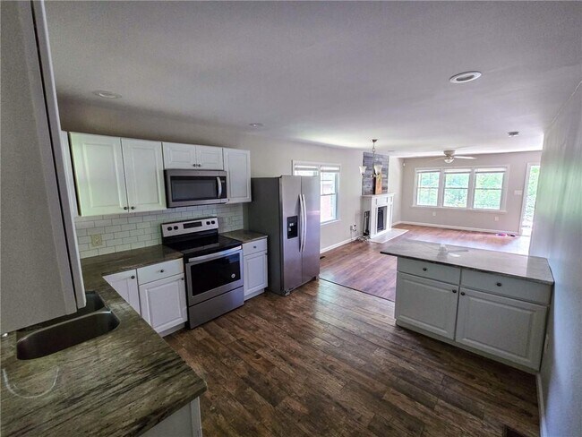 Building Photo - 257 Barfield Ave SW