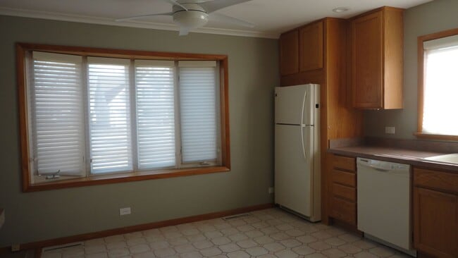 Building Photo - 4230 Highland Ave
