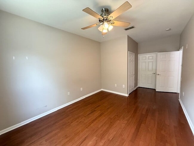 Building Photo - Ground-Level 3-Bedroom Condo in the Gated ...