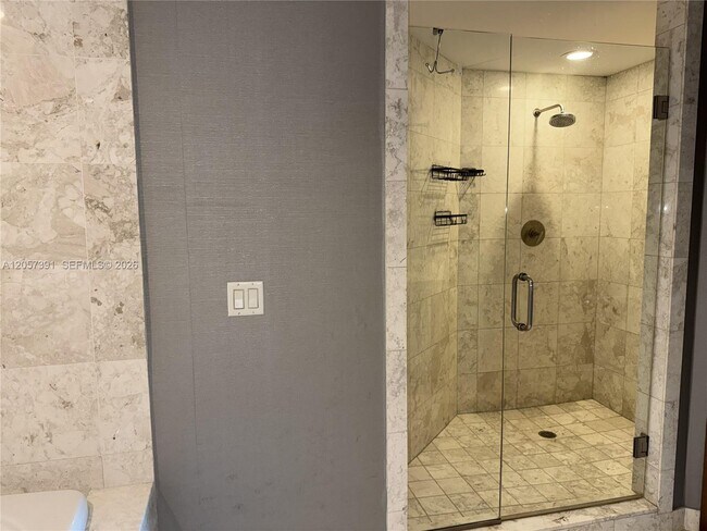 Building Photo - 1331 Brickell Bay Dr