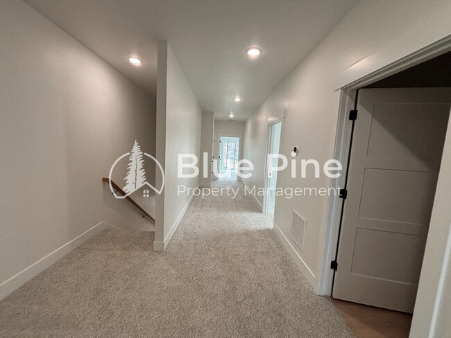 Building Photo - 1375 Latah Ave