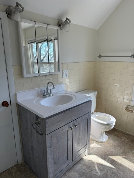 Building Photo - 823 Craite Ave