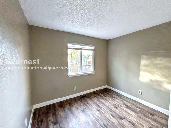 Building Photo - 6655 Lonsdale Dr