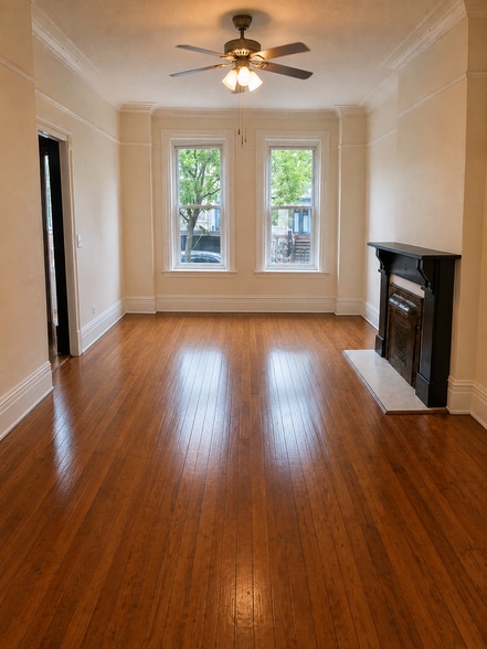 Living Area Unfurnished - 439 37th St