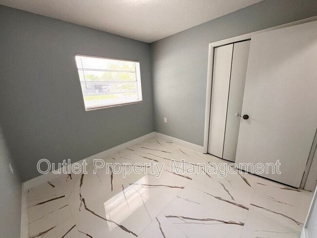 Building Photo - 2713 Geoffrey Dr