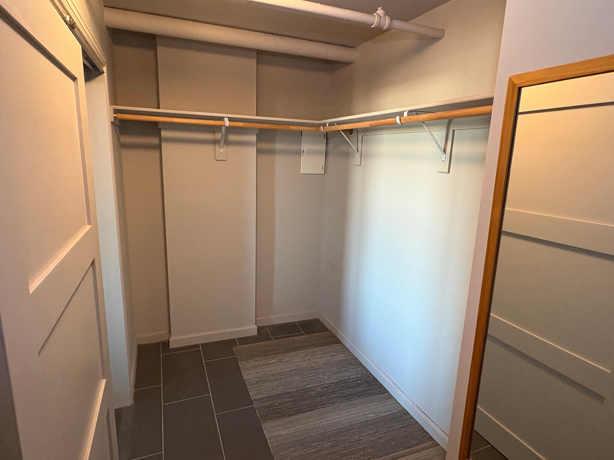 Walk-In Closet - 535 W Thomas Rd