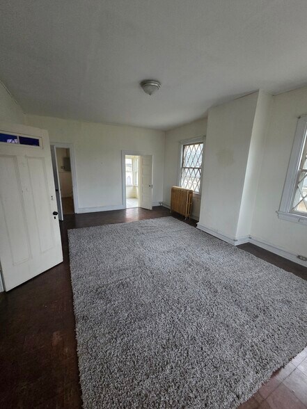 Building Photo - 806 13th St