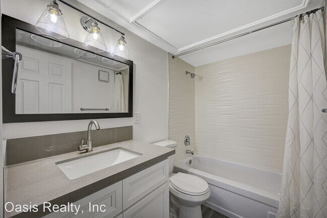 Building Photo - 1 br, 1 bath House - 605 S. Royal Crest Ci...