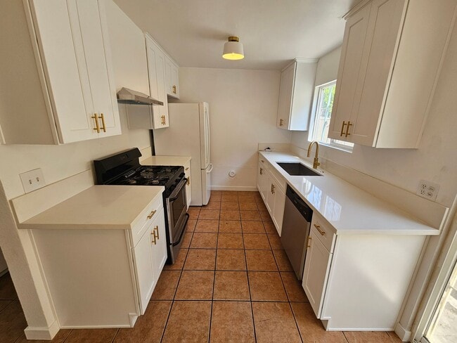 Building Photo - 2333 Birkdale St