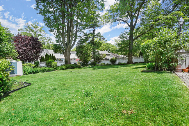 Large flat yard. - 319 Davenport Ave